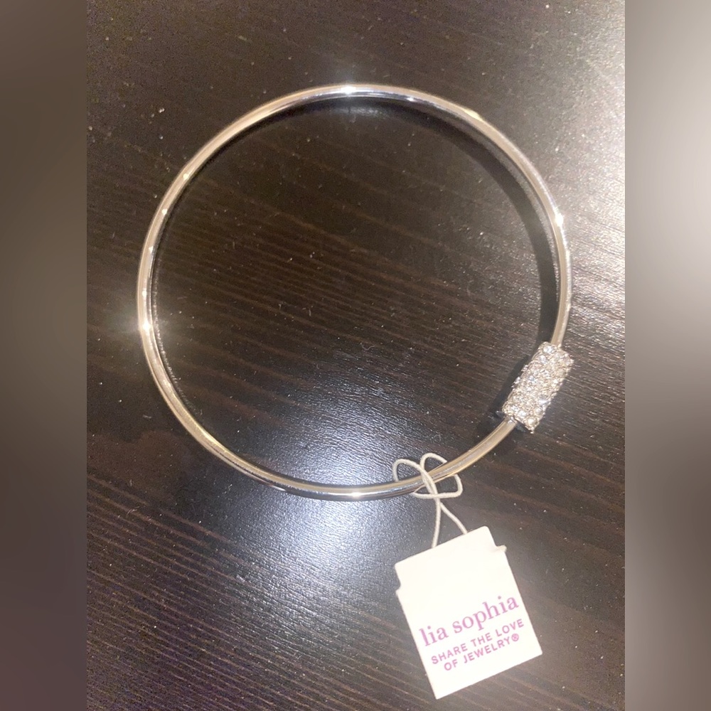 NWT SILVER CRYSTAL BANGLE BRACELET